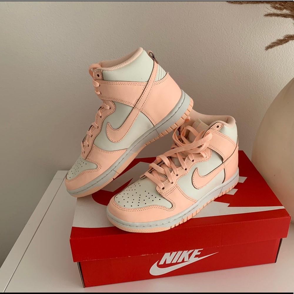 New Women’s NIKE DUNK highs